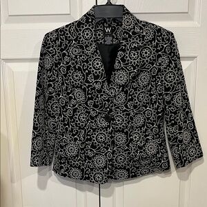 Vintage Worthington Black and White Floral Blazer with 2 pockets.